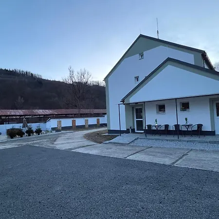게스트하우스 Jedlinka Palota
